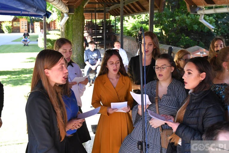 Oazowicze u Pani Cierpliwie Słuchającej 