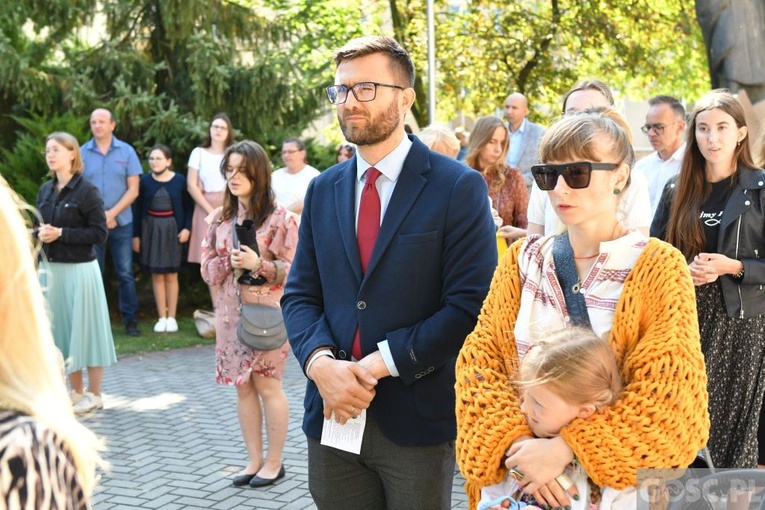 Oazowicze u Pani Cierpliwie Słuchającej 