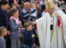 Abp Jędraszewski: Otwórzmy się na Bożą wizję małżeństwa i rodziny