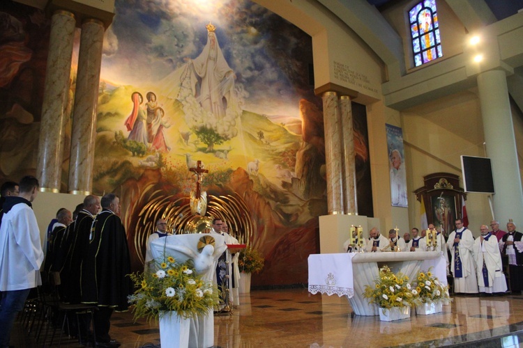 Ciechanów. 25 lat parafii pw. Matki Bożej Fatimskiej