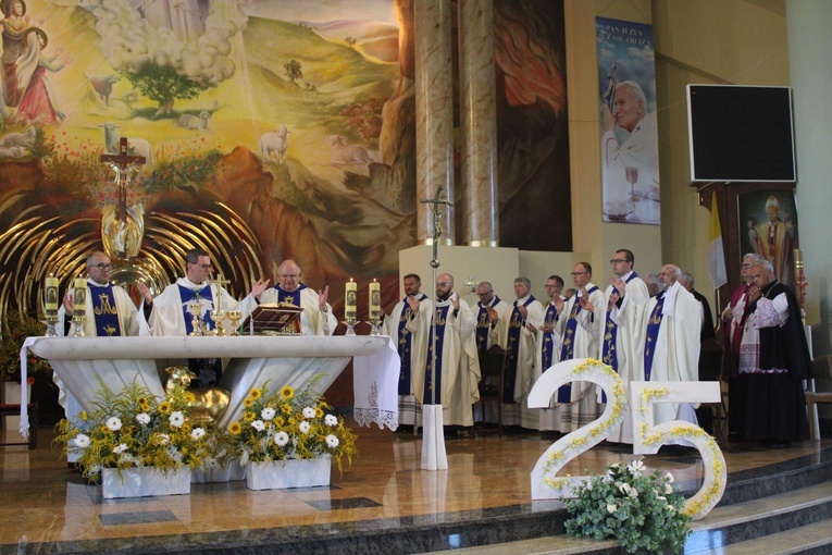 Ciechanów. 25 lat parafii pw. Matki Bożej Fatimskiej
