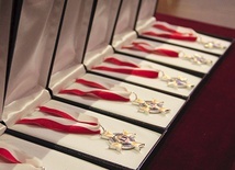 Kandydatów do uhonorowania prezentują parafie, dekanaty i instytucje diecezjalne.