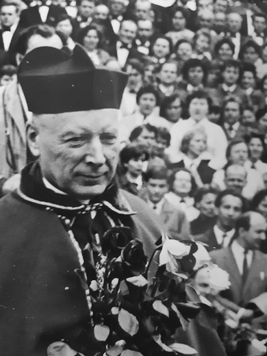 Kardynał w Piekarach Śląskich.