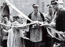 Tarnów, 1966 rok, otwarcie wystawy z okazji milenium. Kard. Wyszyński, abp Wojtyła i bp Ablewicz.