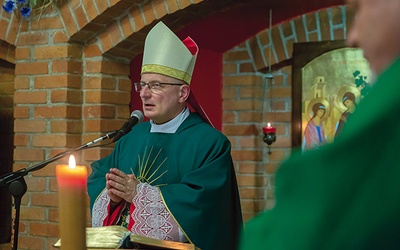 Eucharystii przewodniczył biskup pomocniczy.