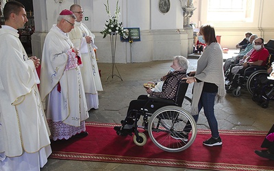 Ludzie z niepełnosprawnościami wyjątkowo dotkliwie odczuli izolację, dlatego tegoroczne spotkanie było tym radośniejsze.