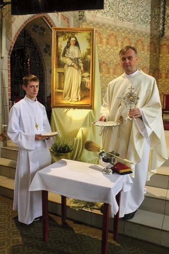 Relikwie bł. Bronisławy znajdują się w świątyni od 2003 r. Co roku w jej wspomnienie wierni otrzymują pobłogosławiony  przez kapłana miód. 