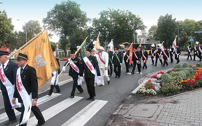 Po Eucharystii uczestnicy przeszli ulicami miasta.