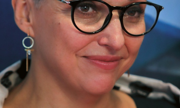 Kinga Dębska – scenarzystka i reżyserka. Realizuje filmy dokumentalne i fabularne, w tym znakomite „Moje córki krowy” i „Zabawa, zabawa”.