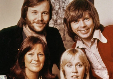 W pierwszym rzędzie od lewej Anni-Frid Lyngstad i  Agnetha Fältskog. Z tyłu od lewej Benny Anderson i Björn Ulvaeus.