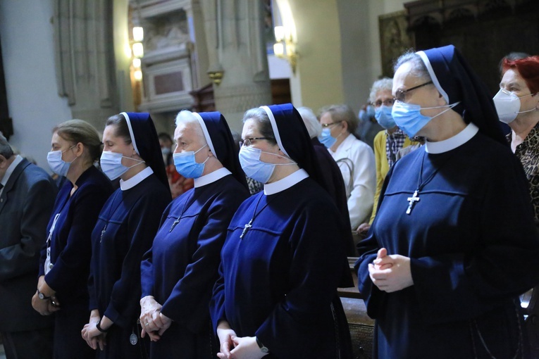 Pierwsze posiedzenie trybunału