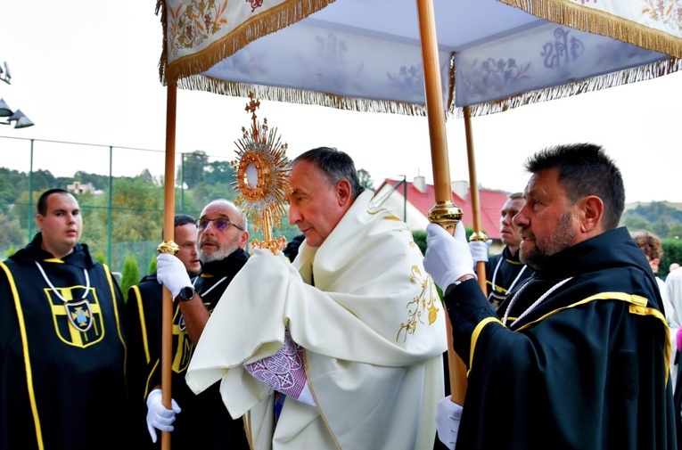 Nowy Sącz. Poświęcenie kaplicy i wręczenie nominacji