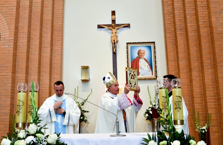 Nowy Sącz. Poświęcenie kaplicy i wręczenie nominacji