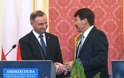Prezydent Andrzej Duda w Budapeszcie uhonorowany odznaczeniem państwowym Węgier