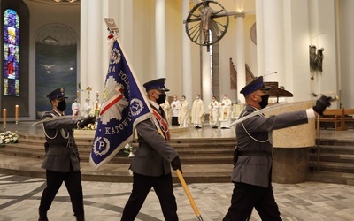 Abp Skworc do Stowarzyszenia "Rodzina Policyjna 1939": Istnieje rzemiosło pokoju