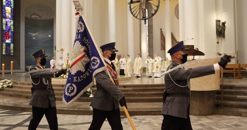 Abp Skworc do Stowarzyszenia "Rodzina Policyjna 1939": Istnieje rzemiosło pokoju