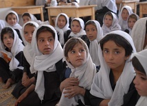 UNESCO: Brak dostępu do edukacji w Afganistanie byłby katastrofą pokoleniową