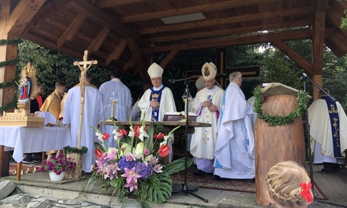 Eucharystię koncelebrowali kapłani trzech diecezji, z biskupami na czele.