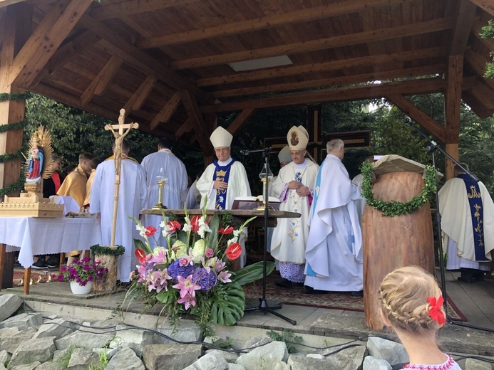 Eucharystię koncelebrowali kapłani trzech diecezji, z biskupami na czele.