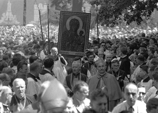 Bł. kard. Stefan Wyszyński na zdjęciach Instytutu Prymasowskiego