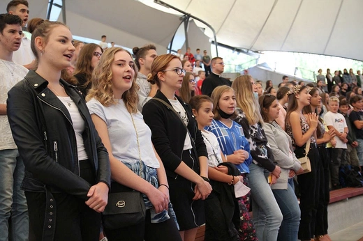 Młodzi w amfiteatrze pod Grojcem w Żywcu - 2021