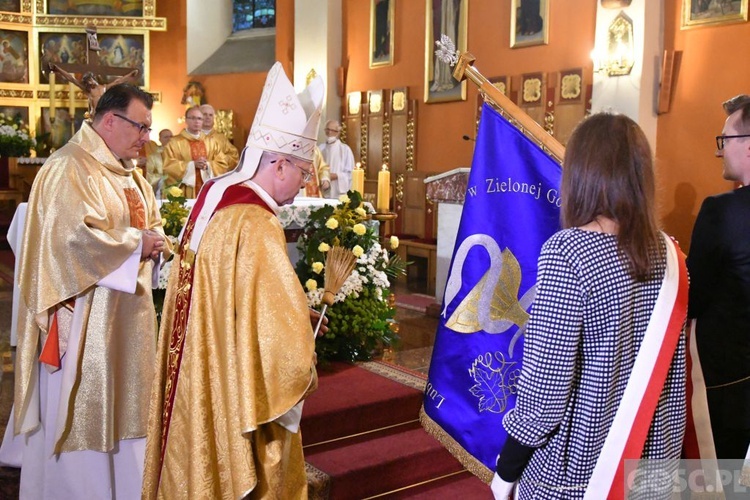 Poświęcenie sztandaru Lubuskiej Okręgowej Izby Aptekarskiej z Zielonej Góry