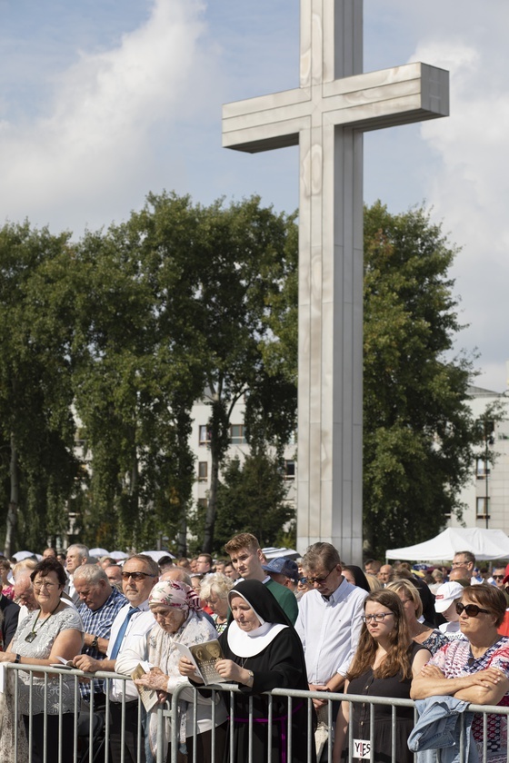 Przyjęci burzą braw