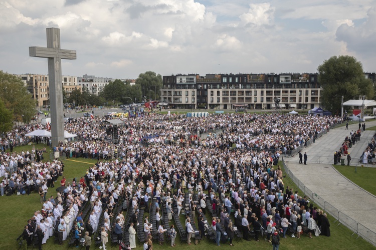 Przyjęci burzą braw