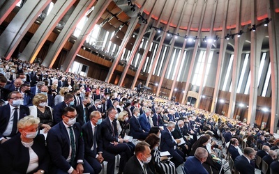 Ponad 2 mln widzów śledziło w mediach beatyfikację kard. Wyszyńskiego i matki Czackiej