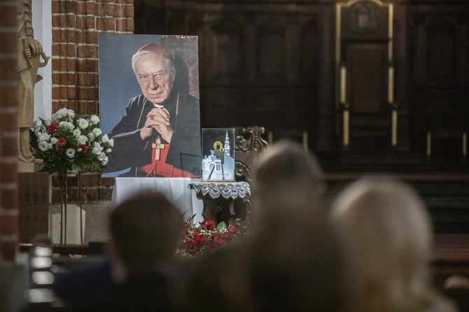 Dotknąć świętych. Każdy chciał adorować relikwie