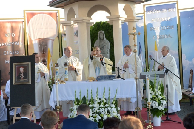 Ceramiczna płytka z kard. Stefanem Wyszyńskim