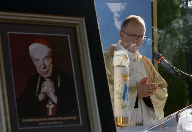 Ceramiczna płytka z kard. Stefanem Wyszyńskim