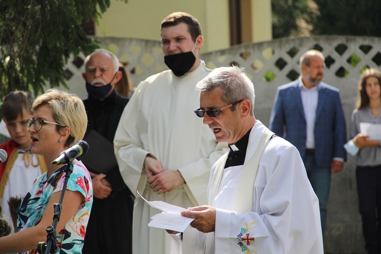 Krzyż, Maryja i festyn parafialny