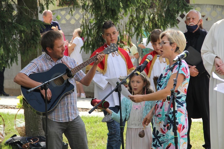 Krzyż, Maryja i festyn parafialny