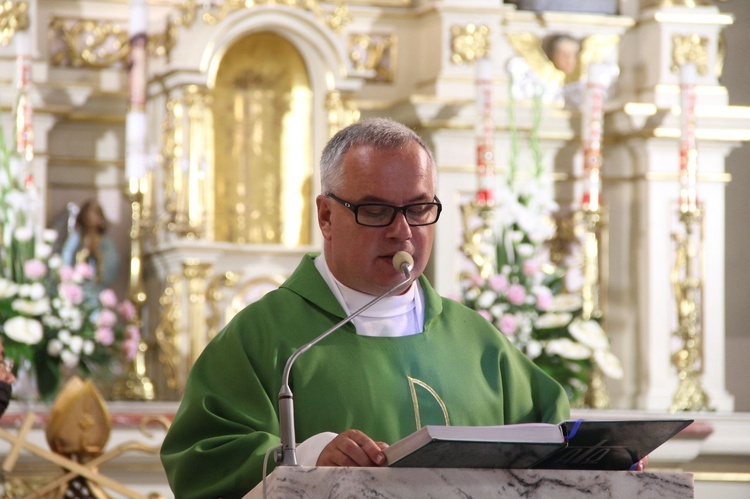 Luszowice. Poświęcenie płaskorzeźby i krużganka Prymasa Tysiąclecia