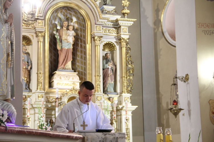 Luszowice. Poświęcenie płaskorzeźby i krużganka Prymasa Tysiąclecia