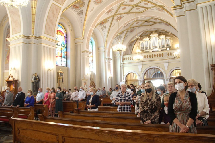 Luszowice. Poświęcenie płaskorzeźby i krużganka Prymasa Tysiąclecia