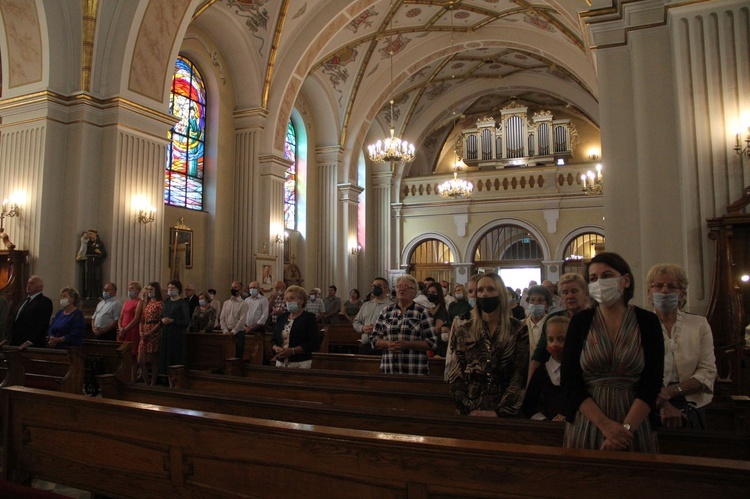 Luszowice. Poświęcenie płaskorzeźby i krużganka Prymasa Tysiąclecia