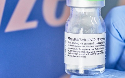 "The Lancet": Nie ma potrzeby podawania trzeciej dawki szczepionki przeciwko Covid-19