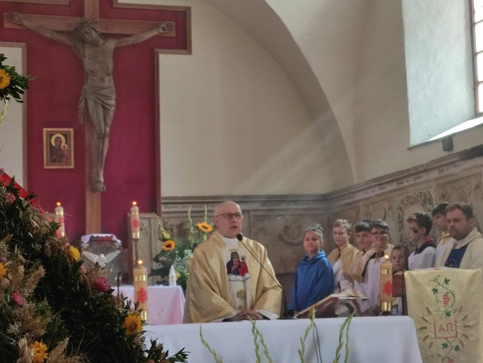 Sady Górne. Połączyli odpust z dożynkami