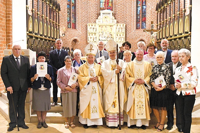 	Odznaczenia są wręczane 9 września, w rocznicę poświęcenia katedry. 