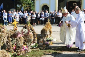 ▲	Tradycyjnie wrześniowy odpust połączony był z dożynkami.