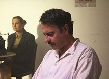 ▲	Sceny przesłuchania nagrane w Muzeum Spraw Wojskowych.