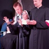Na scenie zaprezentowali się aktorzy z Teatralnej Grupy Rapsodycznej Chrześcijańskiego Ruchu Społecznego  „Dobro Wspólne”.