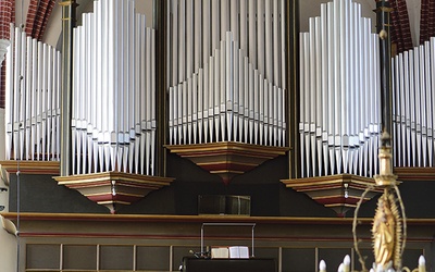 Organy posiadają 52 głosy, podzielone na cztery sekcje muzyczne.