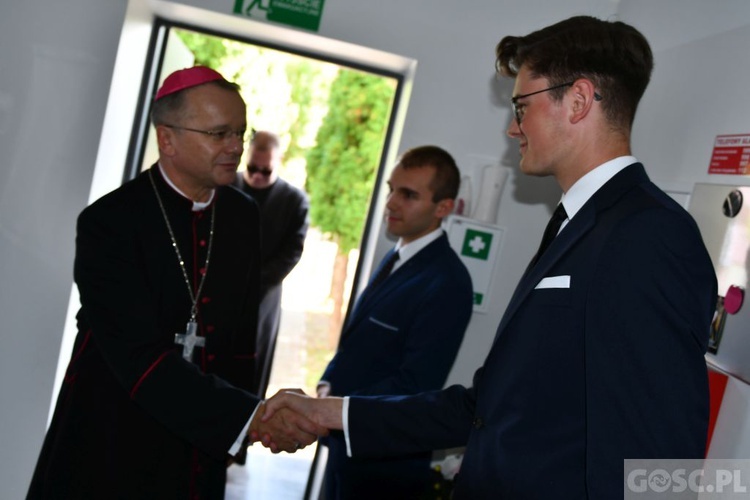 Lubniewice. Bp Lityński spotkał się z kandydatami do seminarium 