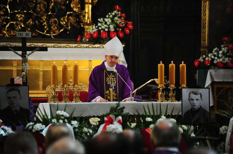 Pogrzeb żołnierzy podziemia niepodległościowego. Cz. 2