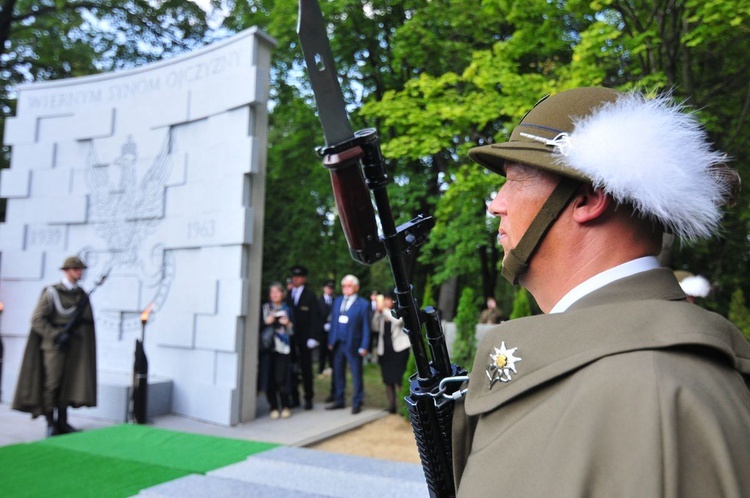 Pogrzeb żołnierzy podziemia niepodległościowego. Cz. 2