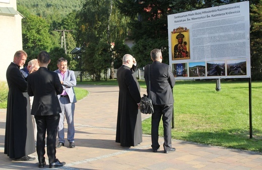 Otwarcie sali muzealnej w budynku starej plebanii sanktuarium Matki Bożej w Rajczy 