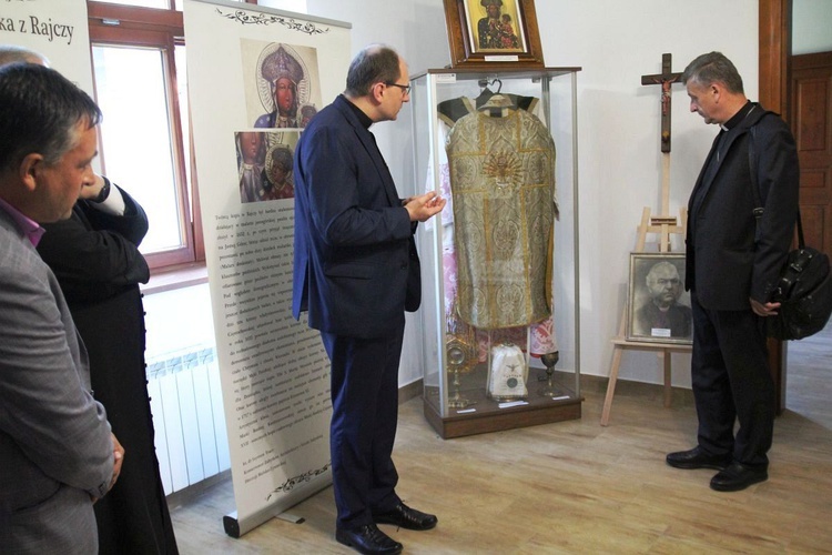 Otwarcie sali muzealnej w budynku starej plebanii sanktuarium Matki Bożej w Rajczy 